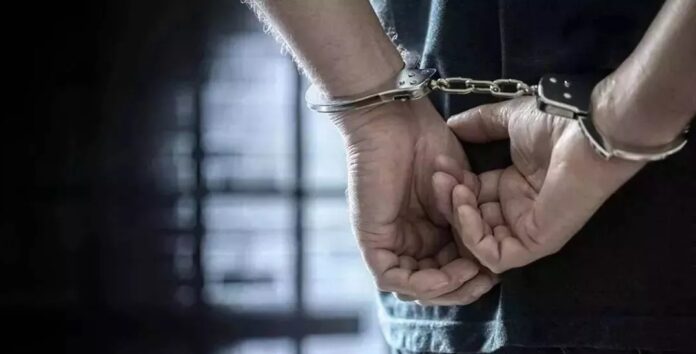 सीबीआई : 70 लाख रुपये की रिश्वत मामले में आयकर कमिश्नर गिरफ्तार, आवास से नकदी बरामद
