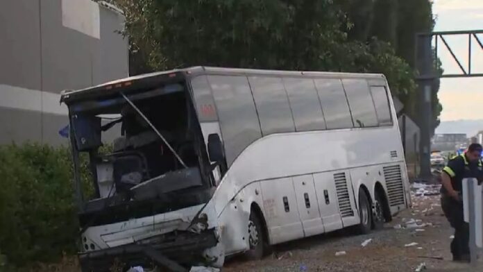 अमेरिका के लॉस एंजेलिस में बड़ा हादसा, एसयूवी ने बस को मारी टक्कर; एक की मौत और 32 के घायल होने की खबर