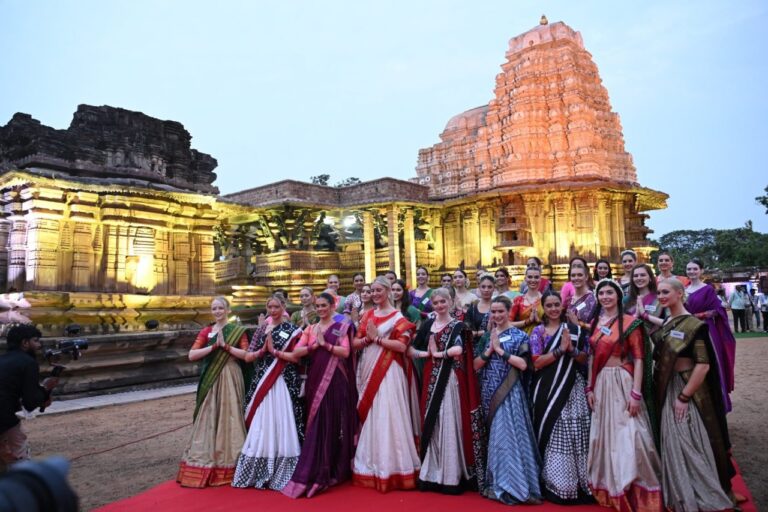 तेलंगाना : मिस वर्ल्‍ड प्रतियोगिता की प्रतिस्‍पर्धियों ने काकतिया संस्‍कृति का किया अनुभव