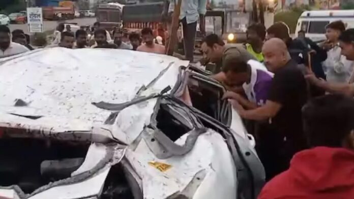 महाराष्ट्र: मुंबई-गोवा हाईवे पर हादसा, नदी में कार गिरने से 5 लोगों की मौत की खबर