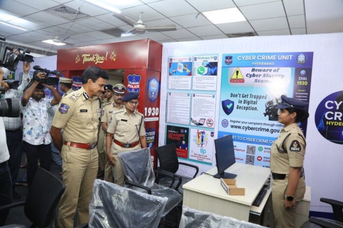 हैदराबाद पुलिस ने साइबर अपराध के बढ़ते खतरे से निपटने के लिए सभी 7 ज़ोन में साइबर सेल स्‍थापित किए
