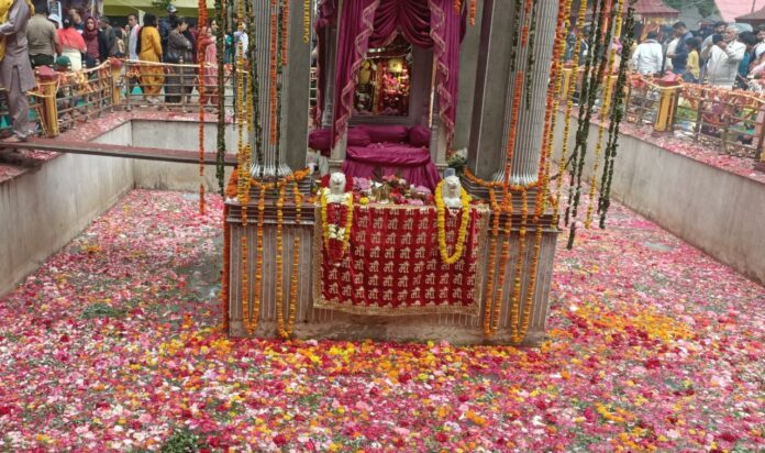 जम्‍मू-कश्मीरः गांदरबल के तुलमुल्ला में माता रागन्या देवी के पवित्र मंदिर में उल्लास के साथ मनाया गया खीर भवानी मेला