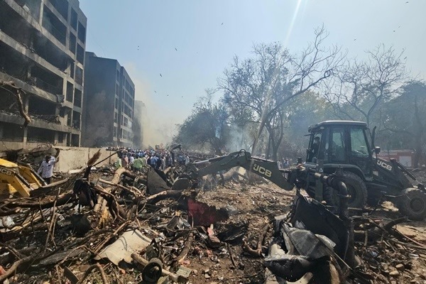 WhatsApp Image 2025-06-13 at 09.13.24_553b9386 विमान दुर्घटना जांच ब्यूरो ने अहमदाबाद में एयर इंडिया विमान दुर्घटना की औपचारिक जांच शुरू की