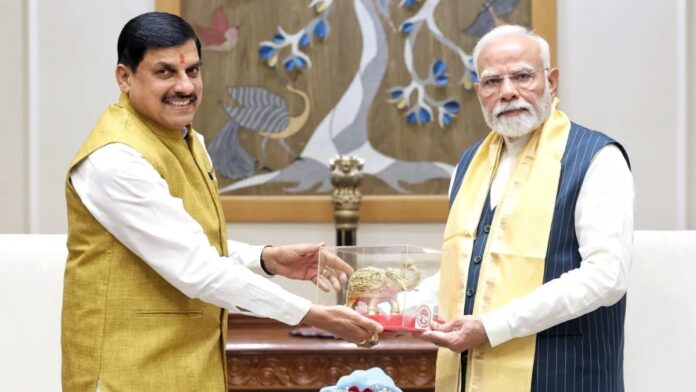 पीएम मोदी से मुख्यमंत्री डॉ. मोहन यादव ने की मुलाकात, प्रदेश के विभिन्न जनकल्याणकारी कार्यक्रमों में शामिल होने का दिया आमंत्रण