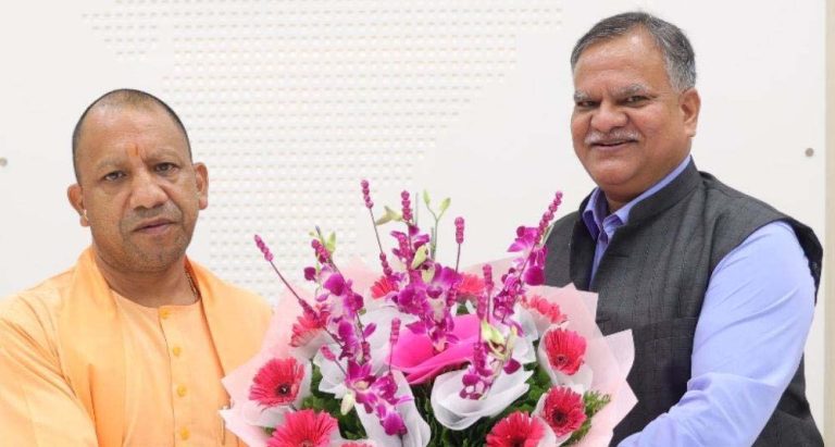 मनोज सिंह को मिलेगा एक्सटेंशन या बदलेगा चेहरा? यूपी की सबसे ताकतवर कुर्सी पर सबकी नजर