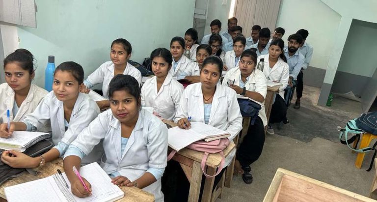 नर्सिंग शिक्षा पर संकट के बादल: MP के सैकड़ों कॉलेज बिना मान्यता, छात्रों का भविष्य अधर में