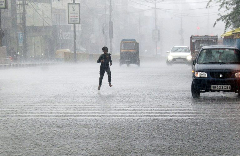 Heavy Rains Disrupt Life in Madhya Pradesh; Army Deployed for Rescue in Guna, Red Alert Issued