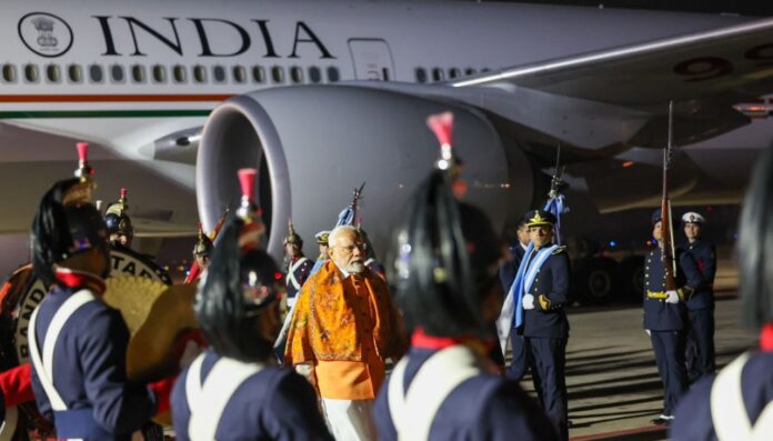 पीएम मोदी पांच देशों की यात्रा के तीसरे चरण में अर्जेंटीना की राजधानी ब्यूनोस आयर्स पहुंचे; आज शाम राष्ट्रपति जेवियर माइली से वार्ता करेंगे