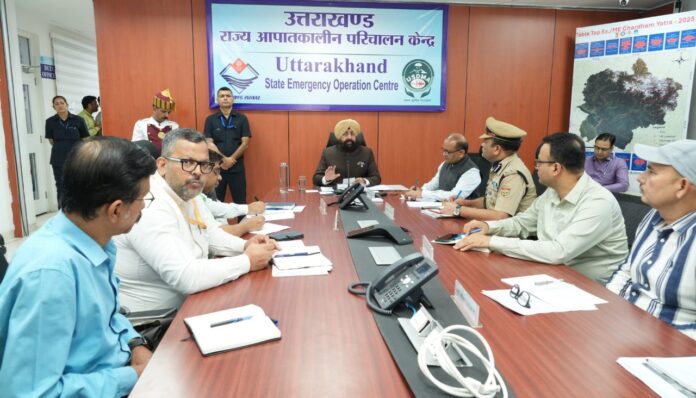 उत्तराखंड : राज्यपाल लेफ्टिनेंट जनरल गुरमीत सिंह ने राज्य आपातकालीन परिचालन केंद्र का निरीक्षण कर तैयारियों की समीक्षा की