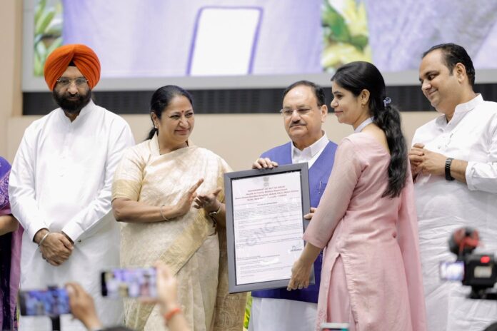 केंद्रीय मंत्री जेपी नड्डा ने दिल्ली में 1200 से अधिक नर्सिंग अधिकारियों को नियुक्ति पत्र किए वितरित
