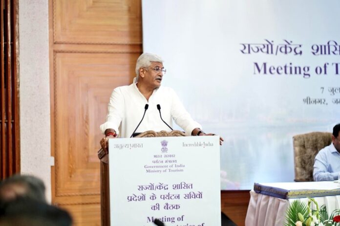 कश्मीर में पर्यटन फिर से पटरी पर, जनता का विश्वास लौट रहा है : केंद्रीय मंत्री गजेंद्र सिंह शेखावत