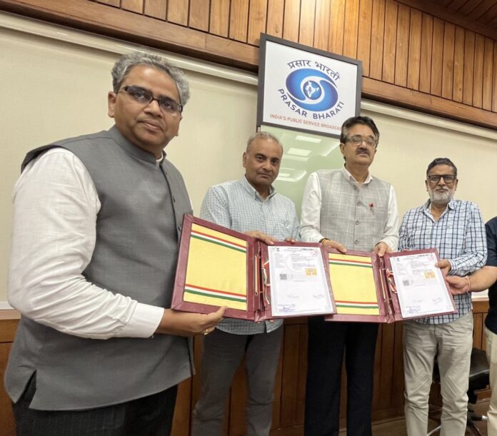 प्रसार भारती और हैंडबॉल एसोसिएशन ऑफ इंडिया ने राष्‍ट्रीय तथा अंतरराष्‍ट्रीय हैंडबॉल प्रतियोगिताओं के प्रसारण के लिए 3 वर्ष के समझौते पर हस्‍ताक्षर किए