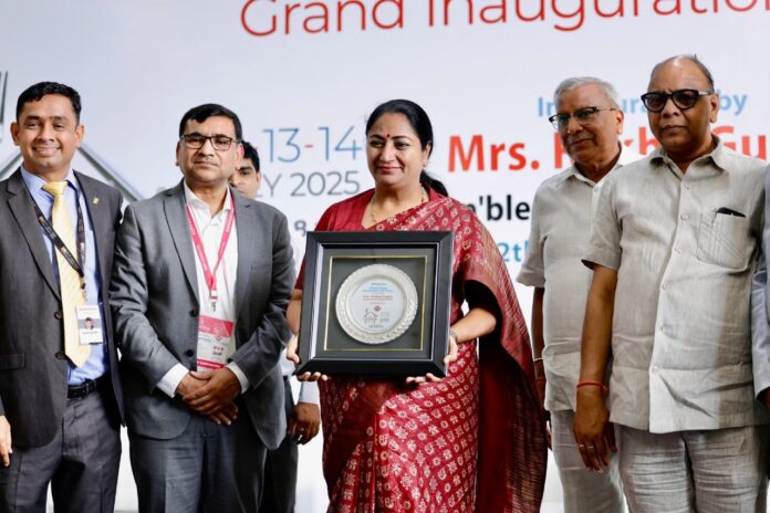 दिल्ली की सीएम रेखा गुप्ता ने प्रगति मैदान में आयोजित इंडियन हाउसवेयर प्रदर्शनी का किया शुभारंभ