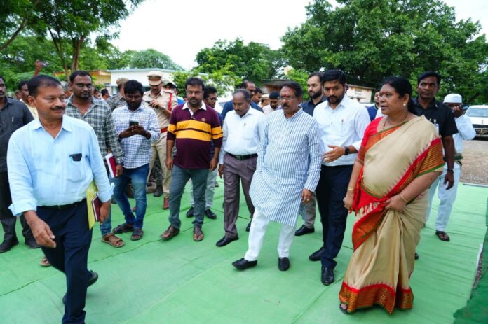 केंद्रीय राज्यमंत्री हर्ष मल्होत्रा ने पूरे तेलंगाना में सड़क किनारे अतिरिक्त 22 सुविधाएं विकसित करने की घोषणा की केंद्रीय राज्यमंत्री हर्ष मल्होत्रा ने पूरे तेलंगाना में सड़क किनारे अतिरिक्त 22 सुविधाएं विकसित करने की घोषणा की