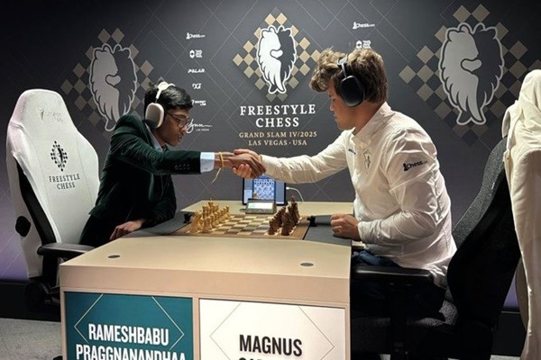 Praggnanandhaa defeats World No.1 Carlsen to enter Freestyle chess quarterfinals Praggnanandhaa defeats World No.1 Carlsen to enter Freestyle chess quarterfinals