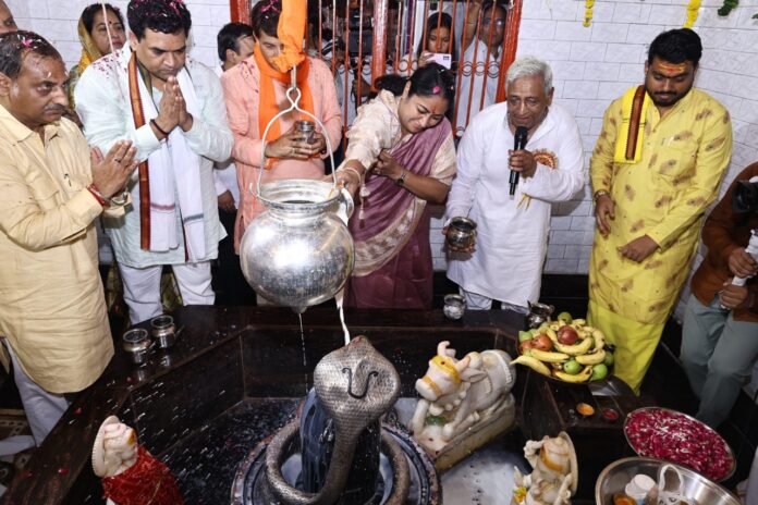 दिल्ली की सीएम रेखा गुप्ता ने कांवड़ शिविर का किया उद्घाटन