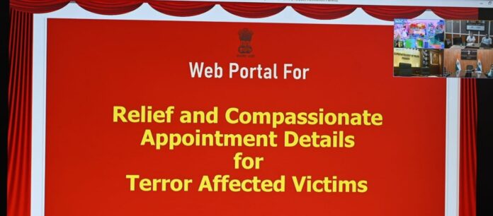 जम्‍मू-कश्‍मीर : उपराज्‍यपाल मनोज सिन्‍हा ने आतंकवाद से प्रभावित परिवारों की सहायता के लिए वेब-पोर्टल की शुरूआत की