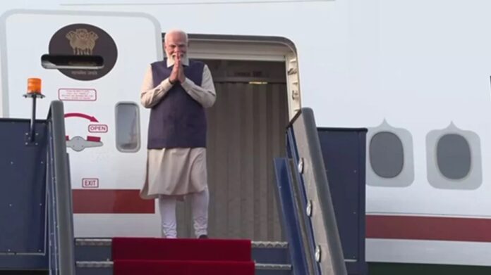 पीएम मोदी पहुंचे लंदन, भारतवंशियों में दिखा गजब का उत्साह; ब्रिटिश पीएम से करेंगे मुलाकात