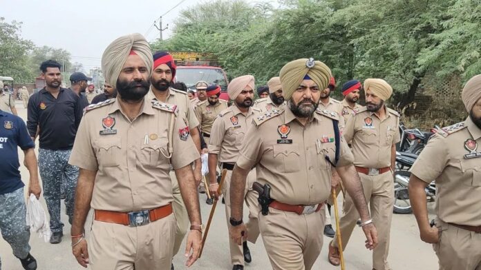 पंजाब : अमृतसर में हथियारों की तस्करी का भंडाफोड़, 8 विदेशी पिस्तौलों के साथ चार गिरफ्तार