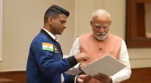 कैप्टन शुभांशु शुक्ला ने नई दिल्ली में पीएम मोदी से उनके आवास पर मुलाकात की