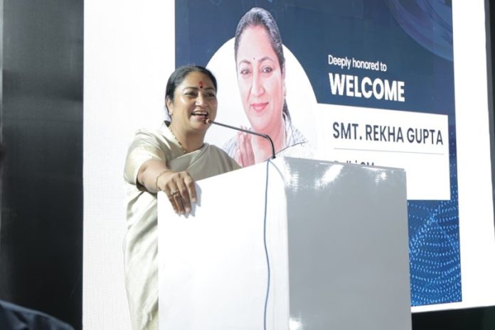 दिल्ली : सीएम रेखा गुप्ता ने राष्ट्रीय लघु उद्योग दिवस के अवसर पर शिल्पकारों, कारीगरों और लघु उद्यमियों को दी बधाई
