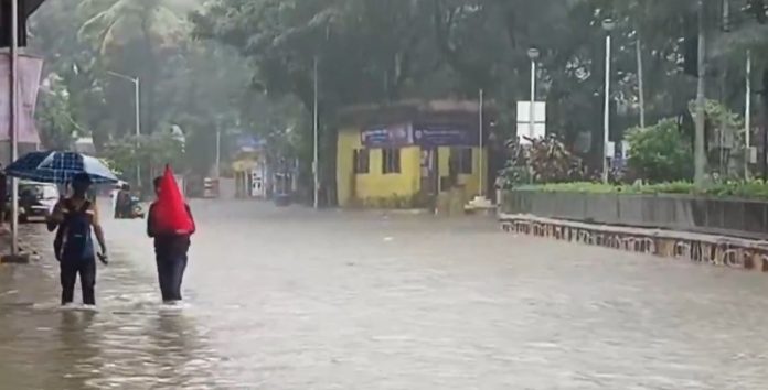 महाराष्‍ट्र : मराठवाड़ा के छत्रपति संभाजीनगर में लगातार बारिश से आई बाढ़
