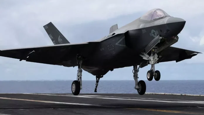 ब्रिटिश रॉयल एयर फोर्स के F-35B लड़ाकू विमान की जापान में हुई आपात लैंडिंग, तकनीकी खराबी के चलते लिया फैसला