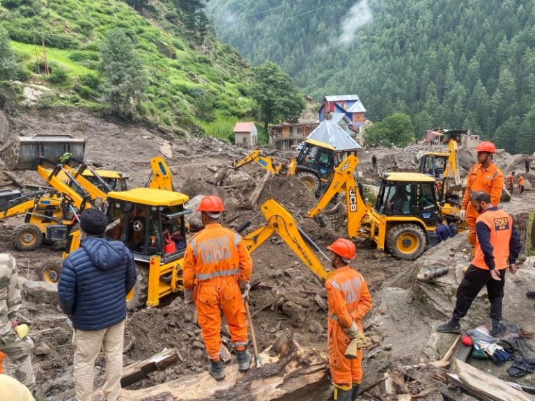 जम्‍मू कश्‍मीर में किश्‍तवाड़ जिले के चिशोती गांव में राहत और बचाव कार्य जारी