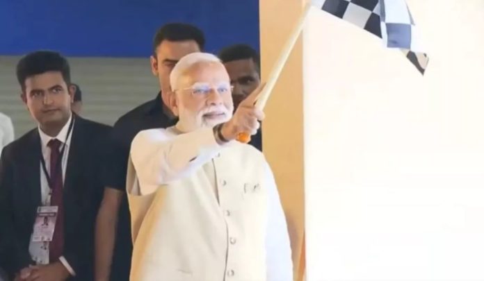 पीएम मोदी ने गुजरात में किया ईवी प्लांट का उद्घाटन, ई-विटारा को दिखाई हरी झंडी; 100 देशों में होगी एक्सपोर्ट