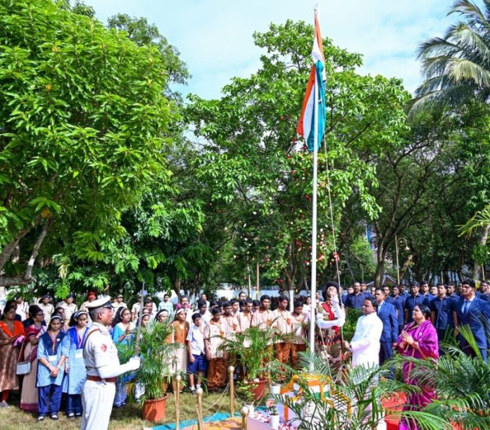 ओडिशा : सीएम मोहन चरण माझी ने 79वां स्‍वतंत्रता दिवस के अवसर पर राज्‍य सरकार की उपलब्धियों की जानकारी दी
