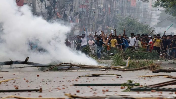बांग्लादेश में बीएनपी-एनसीपी समर्थकों में झड़प, 35 घायल; अवामी लीग ने की यूनुस सरकार की आलोचना