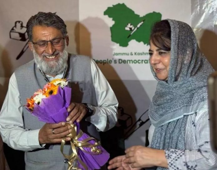 नेकां के पूर्व विधायक कफील-उर-रहमान पीडीपी में शामिल, महबूबा मुफ्ती ने किया स्वागत