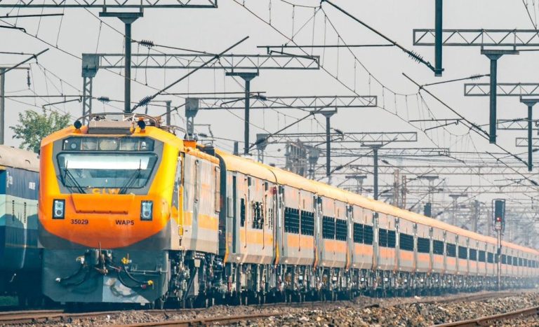 बिहार में रेल मंत्री अश्विनी वैष्णव आज सात ट्रेनों को दिखाएंगे हरी झंड़ी
