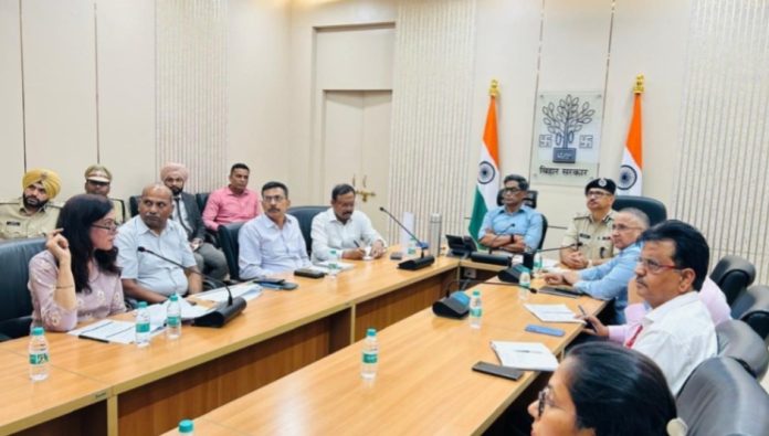 बिहार मुख्य सचिव प्रत्यय अमृत ने नेपाल की स्थिति को लेकर पटना सचिवालय में की उच्चस्तरीय बैठक