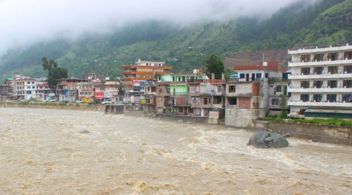 हिमाचल प्रदेश में लगातार खराब मौसम के कारण राहत कार्यों में आ रही बाधा