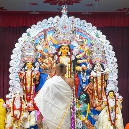 केरल : नवरात्रि उत्सव में पुस्तकों और औज़ारों की पूजा