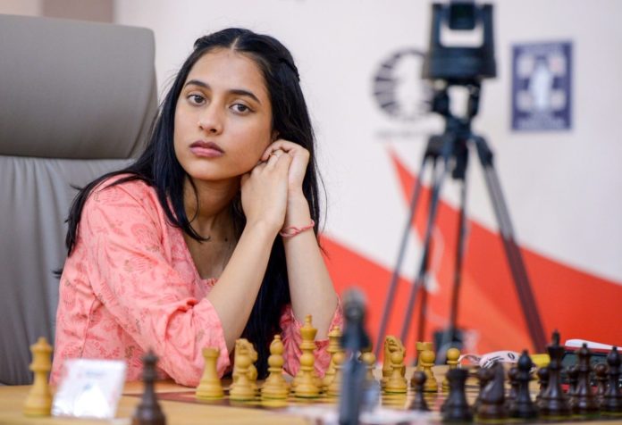 भारतीय शतरंज खिलाड़ी दिव्या देशमुख ने उज़्बेकिस्तान में फिडे ग्रैंड स्विस-2025 में बासेम अमीन को हराया