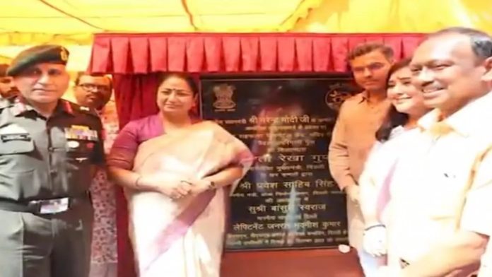 दिल्ली : सीएम रेखा गुप्ता ने सैनिकों के लिए फुट ओवरब्रिज का किया शिलान्यास