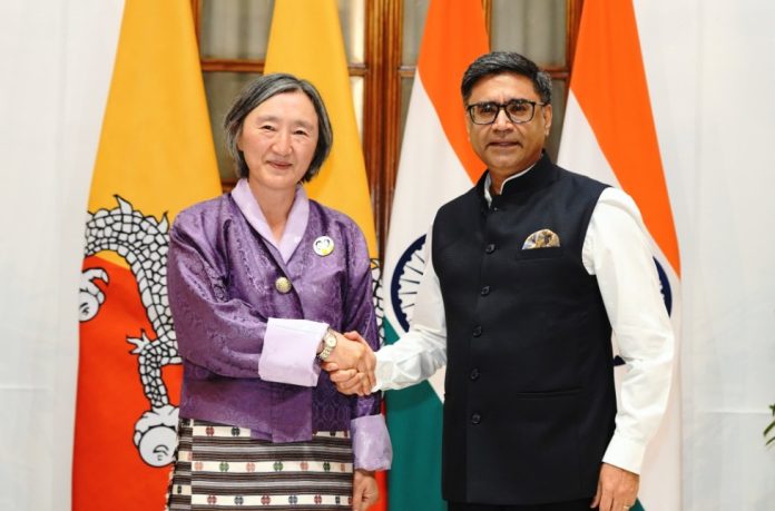 भारत और भूटान ने पहला सीमा पार रेलवे संपर्क स्थापित करने के लिए समझौता ज्ञापन पर किए हस्ताक्षर