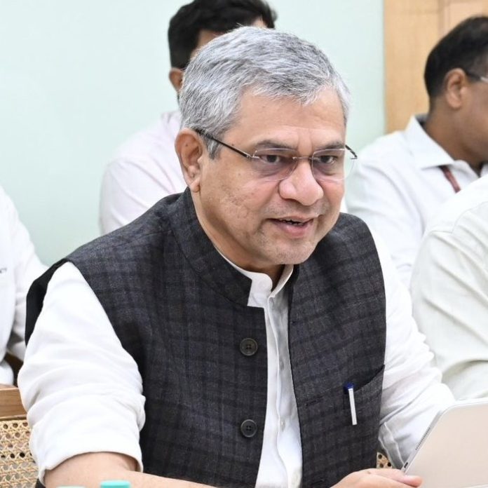 ब्रिटेन की सेमीकंडक्टर कंपनी एआरएम भारत में बनाएगी 2 नैनोमीटर चिप : केंद्रीय मंत्री अश्विनी वैष्णव