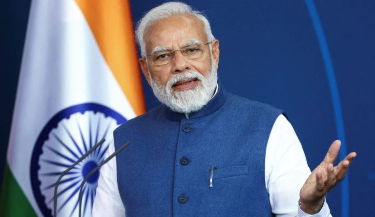 प्रधानमंत्री नरेन्‍द्र मोदी आज एक दिवसीय गुजरात दौरे पर