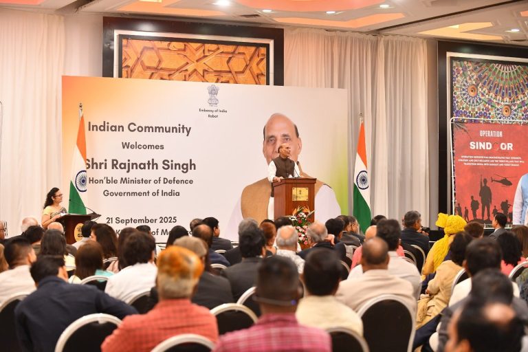 रक्षा मंत्री राजनाथ सिंह ने रबात में भारतीय समुदाय से बातचीत की और अपने मेजबान देश और अपनी मातृभूमि दोनों के लिए उनके योगदान की प्रशंसा की