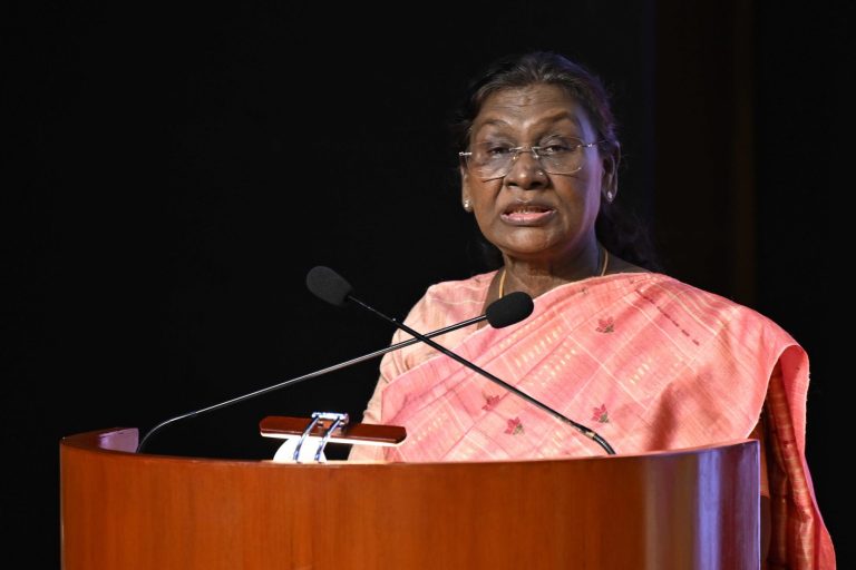 राष्ट्रपति द्रौपदी मुर्मु ने आर्थिक शक्ति के रूप में बढ़ती प्रतिष्ठा के साथ-साथ भारत की सांस्कृतिक शक्ति के रूप में पहचान को मज़बूत करने के लिए सामूहिक प्रयासों की आवश्यकता पर बल दिया