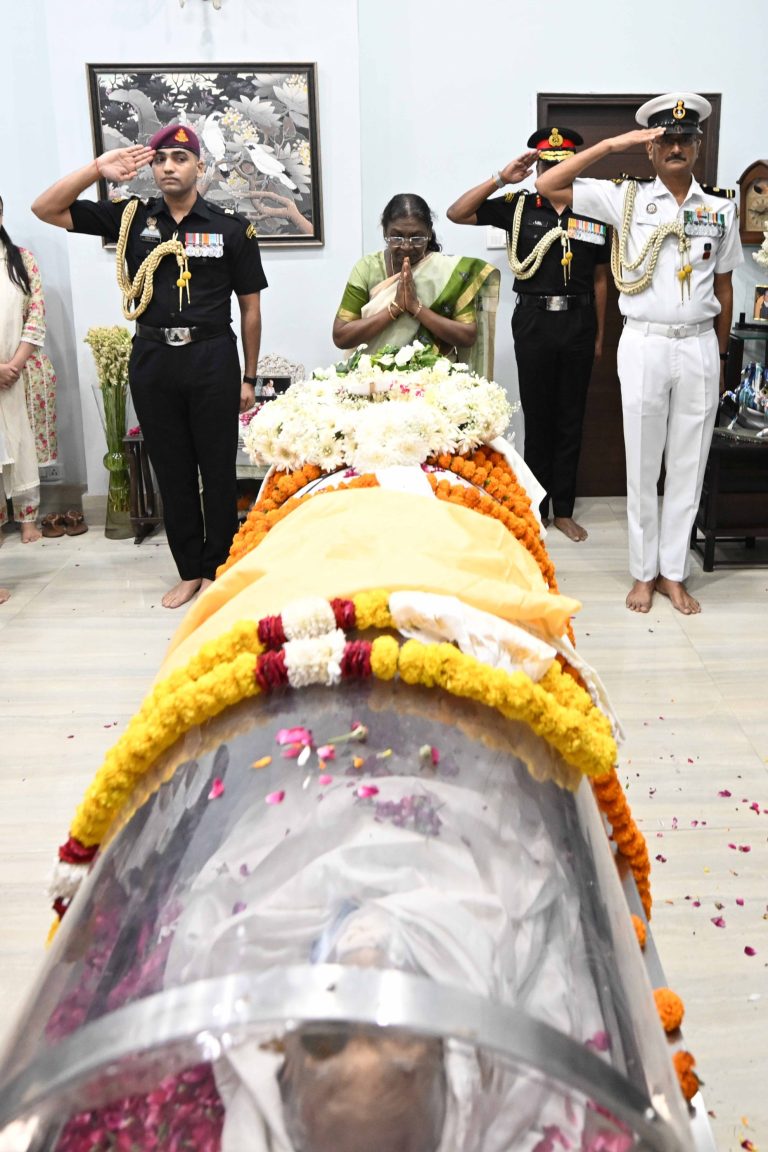 President, PM, Vice-President to Veteran Vijay Kumar Malhotra in New Delhi