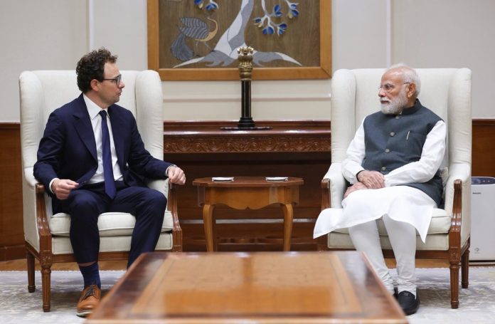 पीएम मोदी ने एंथ्रोपिक के मुख्य कार्यकारी अधिकारी डारियो अमोदेई से की मुलाकात