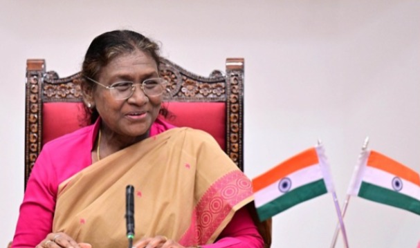 राष्ट्रपति द्रौपदी मुर्मू ने अफ्रीकी मूल के सिद्दी समुदाय से की बातचीत राष्ट्रपति द्रौपदी मुर्मू ने अफ्रीकी मूल के सिद्दी समुदाय से की बातचीत