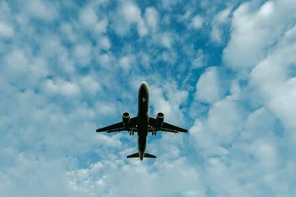 अमेरिका में 4000 से अधिक उड़ानें विलंबित, 27 दिनों से चल रहे सरकारी बंद का असर अमेरिका में 4000 से अधिक उड़ानें विलंबित, 27 दिनों से चल रहे सरकारी बंद का असर