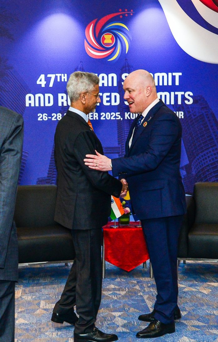 विदेश मंत्री डॉ. जयशंकर ने कुआलालंपुर में न्यूजीलैंड के पीएम क्रिस्टोफर लक्सन से की मुलाकात