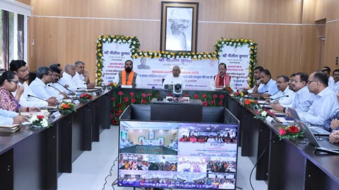 बिहार : सीएम नीतीश कुमार ने 21 लाख महिलाओं को 10-10 हज़ार रुपये अंतरित किए