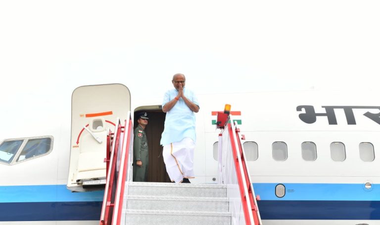 उपराष्ट्रपति सी. पी. राधाकृष्णन लौटे स्वदेश, दो दिवसीय सेशेल्‍स यात्रा सम्पन्न